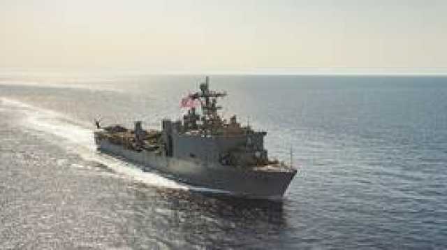 البحرية الأمريكية تعلن عن هجوم كبير للحوثيين في البحر الأحمر