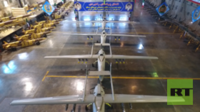 الجيش الإيراني يتسلم مجموعة كبيرة من الطائرات المسيّرة الاستراتيجية ووزير الدفاع يعلق (فيديو)