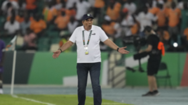 كوت ديفوار تقيل مدرب منتخبها قبل ساعات من تحديد مصيره في كأس إفريقيا