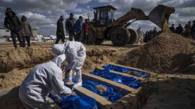 مكبلي الأيدي ومعصوبي الأعين.. العثور على جثامين 30 فلسطينيا داخل إحدى مدارس بيت لاهيا