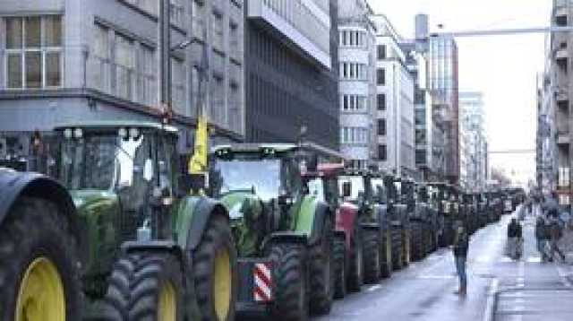 احتشاد آلاف المزارعين في بروكسل احتجاجا على تخصيص 50 مليار يورو إضافية لأوكرانيا (فيديو)