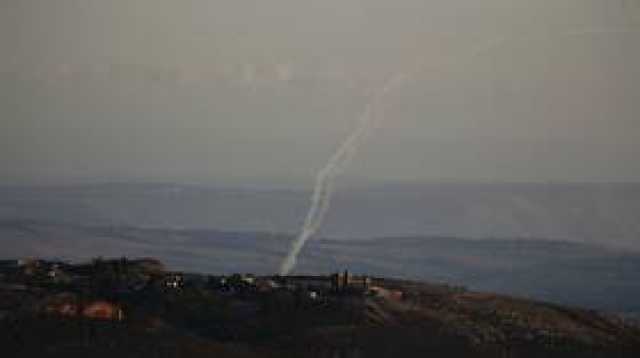 بلدة بليدا جنوب لبنان تتعرض لقصف إسرائيلي أثناء تشييع مقاتلين في حركة 'أمل' (فيديو)