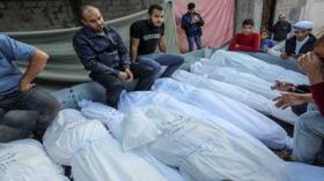 الحكومة بغزة: جيش الاحتلال ارتكب مجزرة قتل فيها 30 شهيدا بدير البلح حيث ادعى أن المنطقة آمنة