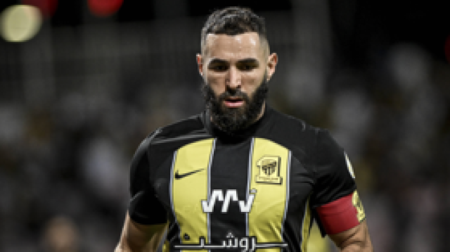 بعد أيام من عودته للتدريبات.. بنزيما يفاجئ جماهير اتحاد جدة بتصرف غريب (صورة)