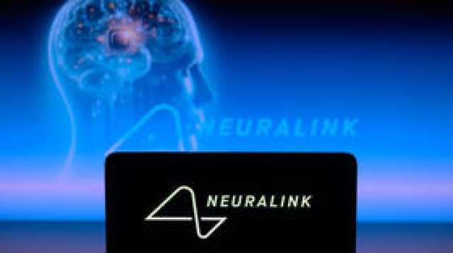 ماسك يؤكد قدرة أول حاصل على شريحة Neuralink الدماغية على تحريك فأرة كمبيوتر بأفكاره فقط