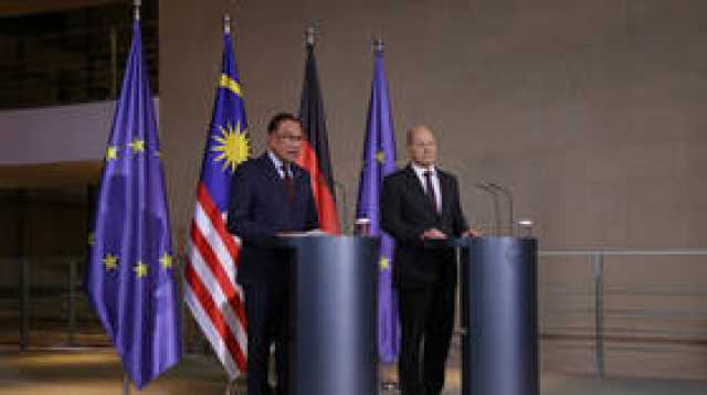 رئيس الوزراء الماليزي للمستشار الألماني: 'لماذا هذا النفاق؟' (فيديو)