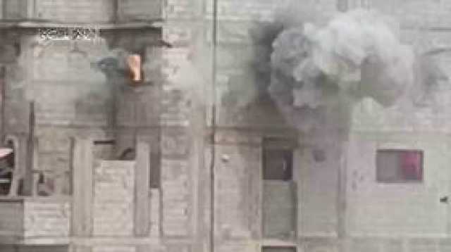 مشاهد من عملية استهداف شقة سكنية في خان يونس تحصن فيها جنود إسرائيليين