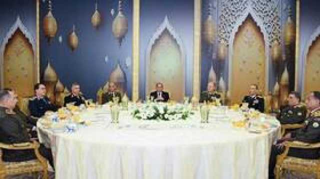 الرئيس المصري يحضر سحور القوات المسلحة (صور + فيديو)