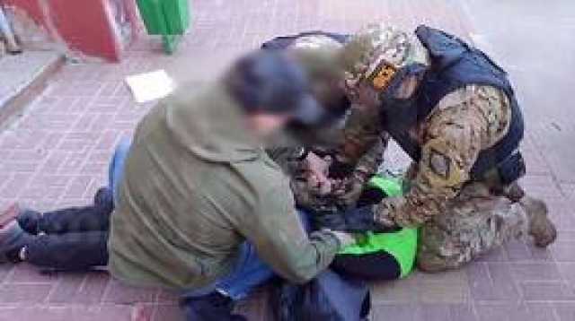 الأمن الروسي يعتقل رجلا دفعه 'حلم البطاقة الخضراء' للعمالة مع المخابرات الأوكرانية (فيديو)