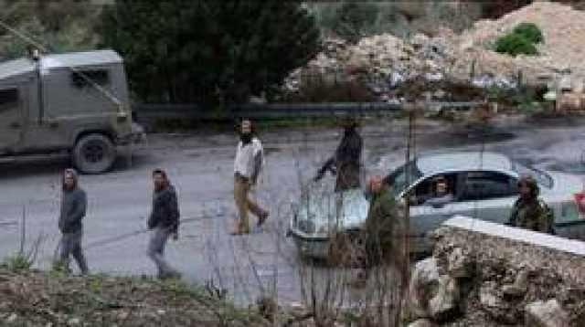 4 إصابات في هجوم مسلح للمستوطنين على بلدة فلسطينية (فيديو)