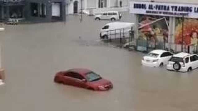 فيضانات وسيول مدمرة تجتاح سلطنة عمان (فيديوهات)