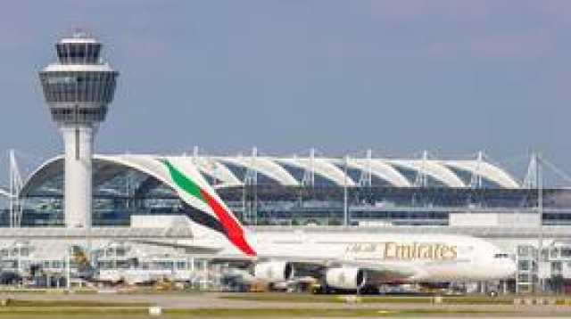 'طيران الإمارات' تعلق إجراءات سفر المغادرين من دبي