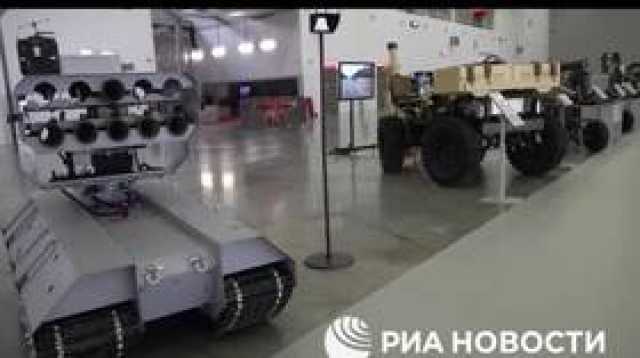 شويغو يطلع على نماذج واعدة من الأسلحة والروبوتات القتالية والطبية (فيديو)