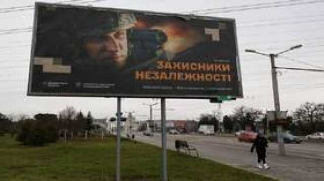 استخباراتي أمريكي سابق لزيلينسكي: أنت 'حرفيا' تقتل الأوكرانيين