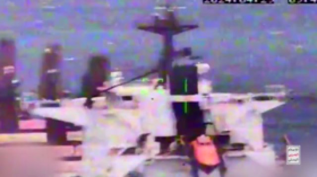 'انطلقت ووصلت إلى هدفها'..الحوثيون يعرضون مشاهد من استهداف سفينة 'CYCLADES' بالبحر الأحمر (فيديو)