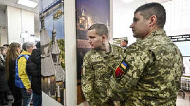 استدعاء نواب مدينة أوكرانية للخدمة العسكرية بطريقة غريبة (فيديو)