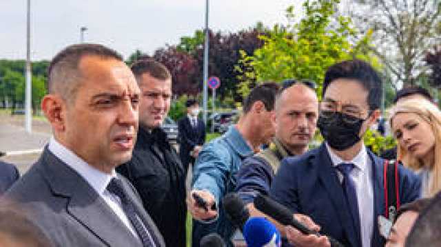 'يُعاقب على الحرية'.. نائب رئيس وزراء صربيا يربط بين حادث مروحية رئيسي ومحاولة اغتيال فيتسو