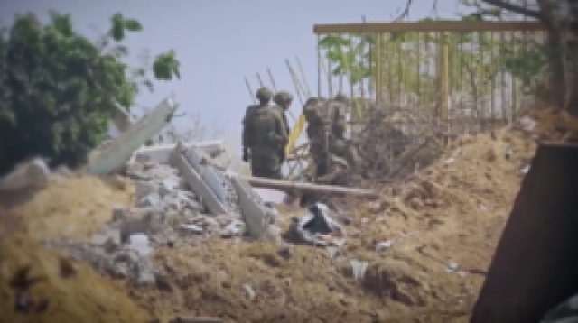 'كتائب القسام' تبث مشاهد لقنص 3 جنود إسرائيليين شمال بيت حانون شمال شرق قطاع غزة (فيديو)