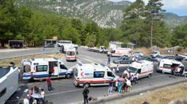 مقتل 11 شخصا وإصابة العشرات بحادث سير جنوب تركيا (فيديو)