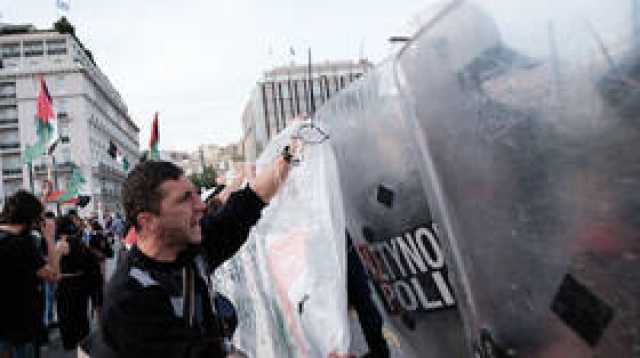 اندلاع اشتباكات خلال مسيرة مؤيدة لفلسطين في اليونان (فيديوهات)