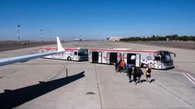 3 مغاربة كانوا مختطفين في ميانمار يصلون إلى مطار الدار البيضاء