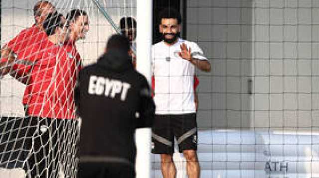 محمد صلاح يحتفل بطبيب منتخب 'الفراعنة' (صورة)