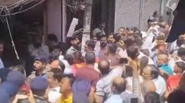 بسبب أضحية العيد.. هندوس يهاجمون متجر تاجر مسلم (فيديو)