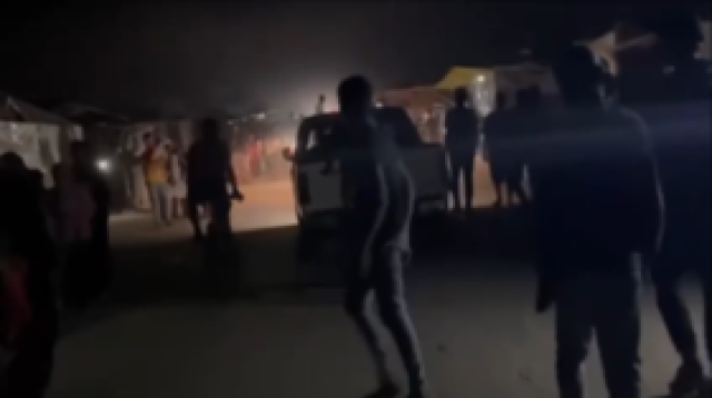 مراسل RT: نزوح الفلسطينيين من منطقة الشاكوش في مواصي رفح بعد قصف إسرائيلي عنيف استهدفهم (فيديو)