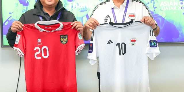 المنتخب الوطني بالأبيض الكامل في مواجهة إندونيسيا