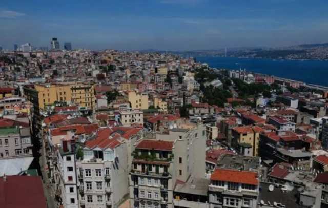 إسطنبول تدعو للاستعداد لزلزال “ينتظر على الباب”