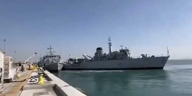 لحظة اصطدام سفينتين حربيتين بريطانيتين في الخليج