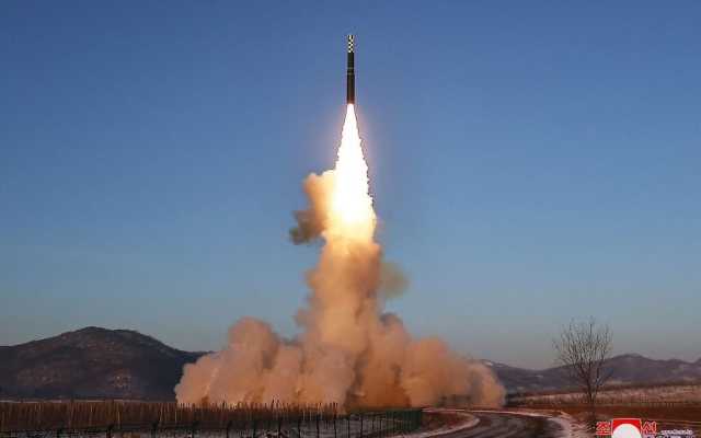 كوريا الشمالية تطلق عدة صواريخ كروز “استراتيجية”