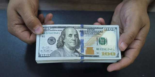 نخفاض طفيف لاسعار الدولار في بغداد مع اغلاق البورصة