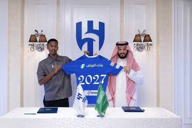 الهلال يعلن تجديد عقد الدوسري رسمياً