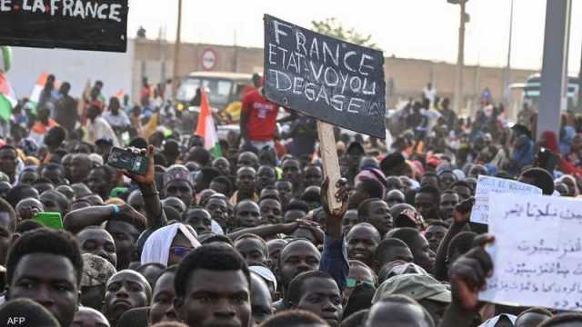 متظاهرون في النيجر يطالبون بخروج كل القوات الفرنسية