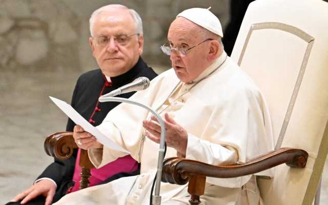 الفاتيكان يأمر بالتحقيق مع رجال دين بارزين في اتهامات بـ’اعتداءات جنسية’