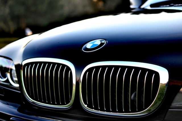 مشكلة جديدة في آيفون 15 سببها سيارات “BMW”