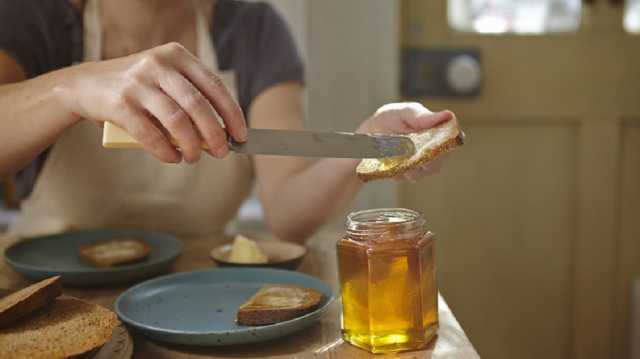 اخصائية تحذر من الإفراط في تناول العسل