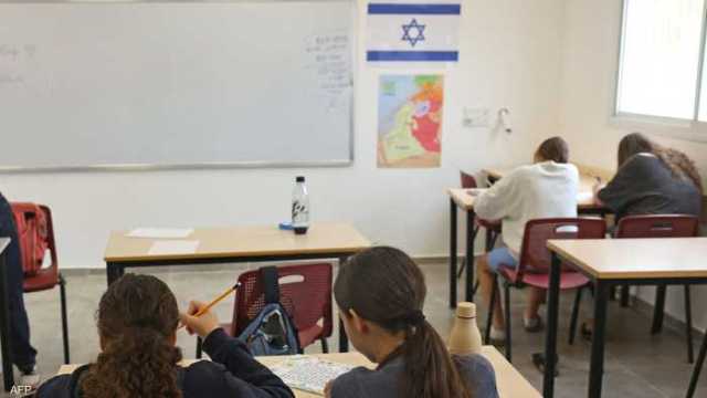 مدرس أميركي يهدد طالبة مسلمة اعترضت على علم إسرائيل بـ”قطع رأسها”