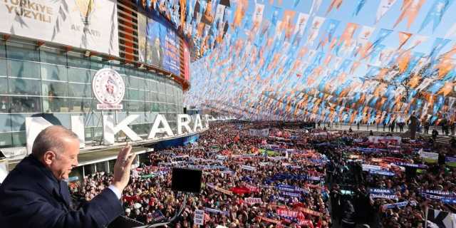 أردوغان يُعاد انتخابه رئيسًا لحزب العدالة والتنمية بالإجماع