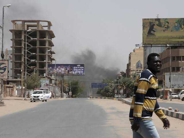 الجيش السوداني يستعيد مواقع حيوية في الخرطوم و”الدعم السريع” ترد بقصف أم درمان