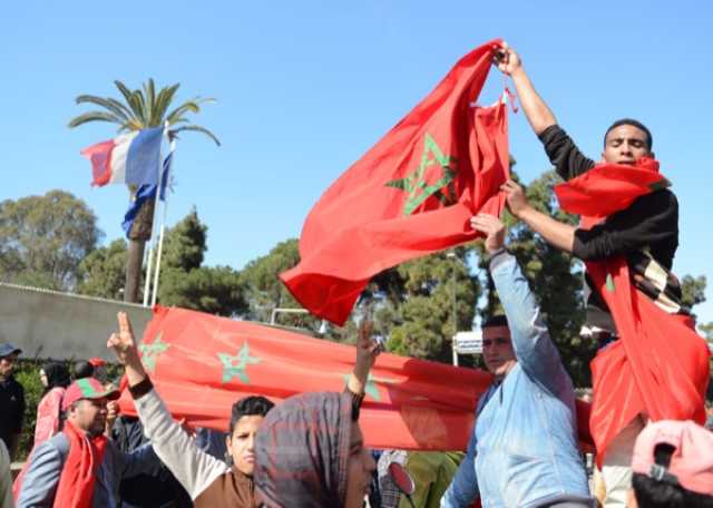 فعاليات مغربية تحتج أمام سفارة فرنسا بالرباط تنديداً بخطاب ماكرون