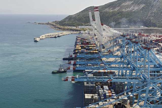ميناء طنجة المتوسط يشرع في اعتماد تقنية لتوليد الكهرباء من أمواج البحر