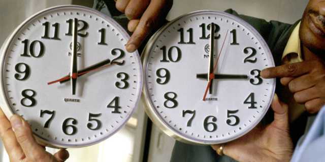 حذف الساعة الإضافية بعد رمضان يخلق جدلاً واسعاً ووزارة غيثة مزور تتفرج