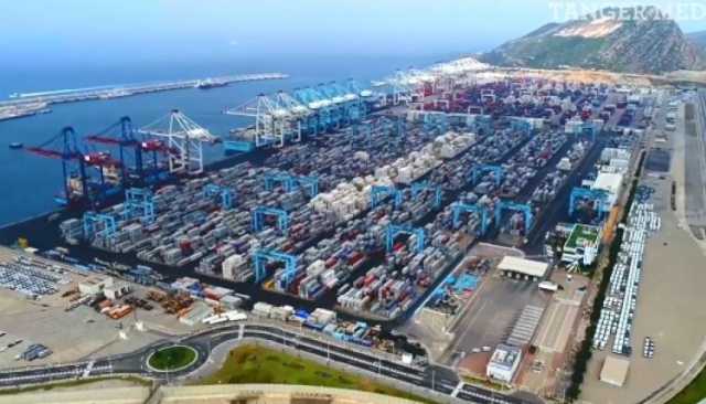 ميناء طنجة المتوسط يواصل الريادة قارياً وإقليمياً بمعالجة 8.6 حاوية متفوقاً على موانئ عالمية
