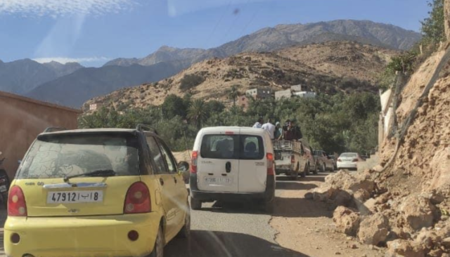 فوضى التوافد على منطقة الحوز تتسبب في عرقلة وصول سيارات إسعاف المصابين ورفع أعداد وفيات الزلزال