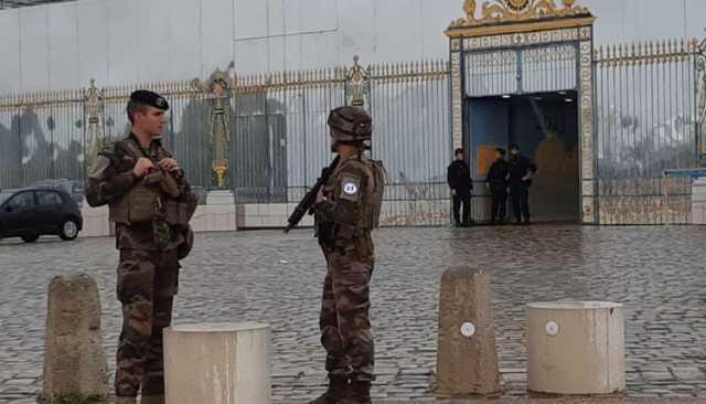 فرنسا تعيش على وقع الخوف والهلع…إغلاق قصر فيرساي وعدة مطارات عقب تهديدات بوجود قنابل
