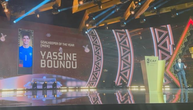الكاف يتوج ياسين بونو بجائزة أفضل حارس مرمى في أفريقيا 2023