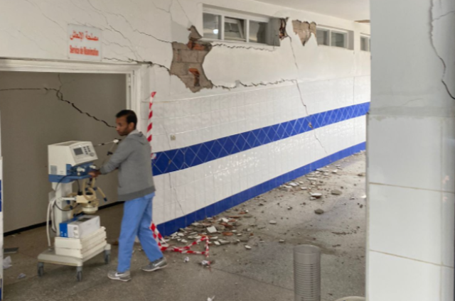انهيارات في مستشفى سيدي قاسم ومطالب بالتحقيق (صور)