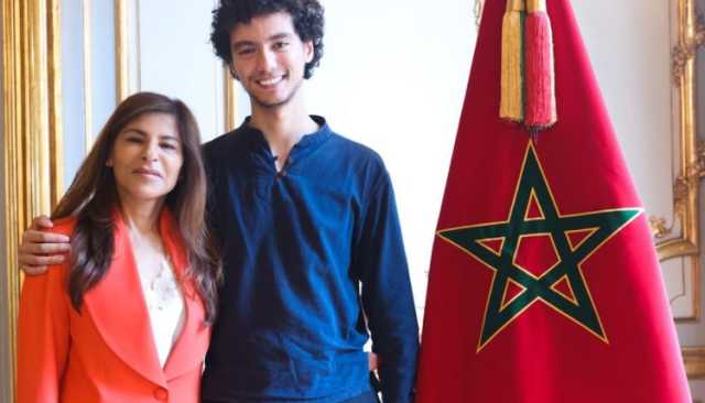 سفيرة المغرب بباريس تكرم طالب شاب أصبح أول مغربي يلتحق بكلية العلوم الصحية والتكنولوجيا بجامعة هارفارد